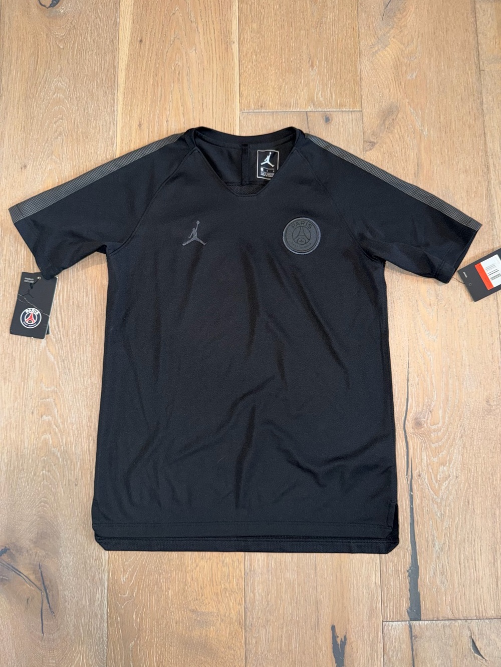 Boys Black Jordan Paris Saint-Germain Edition Dri-fit Tee size large NWTS
